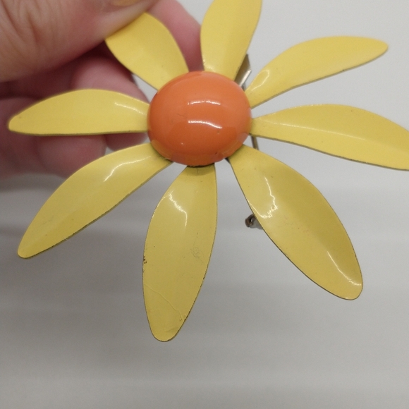 Vintage 1970s Mod Flower Brooch Pin - Picture 6 of 7